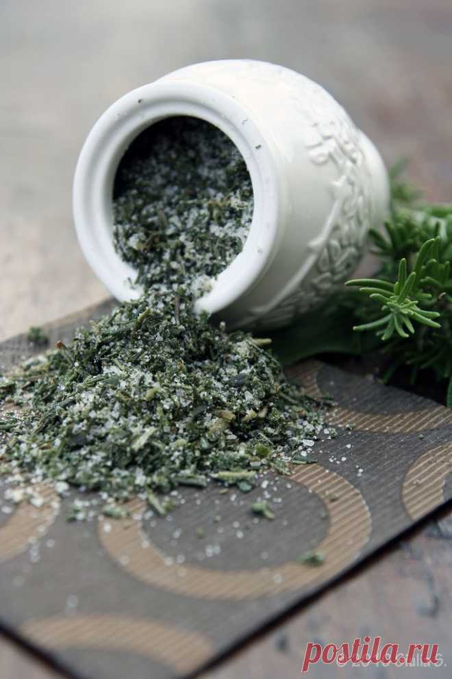 sage: Tuscany in a jar: Salt w/ Sage Rosemary ~use equal amounts sage Follow your taste for more/less garlic, salt or pepper. ~Ingredients:*salt*rosemary*sage*garlic*black pepper ~Wash/Dry completely/fine chop: sage Combine sage w/salt,pepper Close in a jar,keep in fridge. Its perfect for seasoning grilled meatbeef, chicken, turkey or porkfor roast beef, baked fish roasted potatoes.