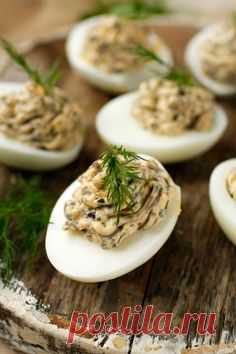 Фаршируем яйца, как профи: 5 вкусных начинок, которые вы полюбите