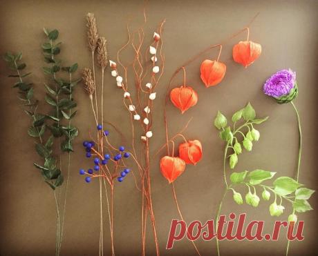 It feels good to step away from flowers for a few days. This bunch was inspired by my sister. #NectarHollow #paperart #paperflowers #handmade