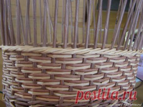 ПЛЕТЕНИЕ ИЗ ГАЗЕТ. Как закрыть край корзинки косичкой. Мастер-класс