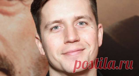 «Половина жизни с одним человеком»: Денис Косяков выложил семейное фото и поздравил жену с годовщиной . Милая Я