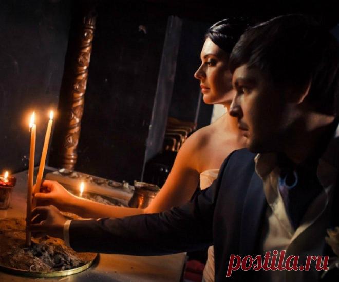 Как приворожить девушку по фото в домашних условиях и какие можно читать привороты Любовная магия всегда привлекала интерес не только молодых девушек, но и парней. Все чаще мужчины интересуются, как приворожить девушку и что для этого нужно сделать. Чтобы разобраться с этим, необходимо ознакомиться с особенностями любовных магических ритуалов и приворотов на девушку.