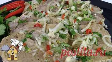 Блюдо, которое всегда первым исчезает с нашего праздничного стола: мясная закуска "Улетная" (лук и тот съедается полностью) | Цветкова Наталья | Дзен
