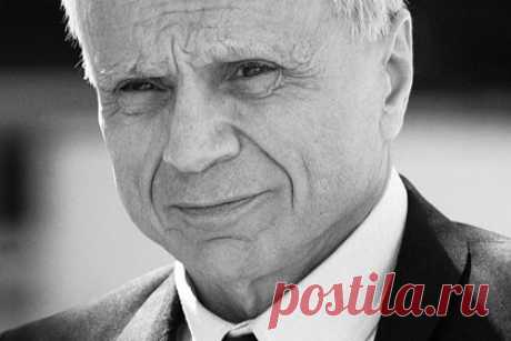 Умер обвиненный в убийстве жены актер фильма «Шоссе в никуда» Роберт Блейк. Американский киноактер Роберт Блейк умер в возрасте 89 лет. Отмечается, что причиной смерти артиста стала болезнь сердца. Блейк скончался в четверг, 9 марта окружении семьи у себя дома в Лос-Анджелесе. Последней работой Роберта Блейка стала роль Таинственного человека в триллере «Шоссе в никуда» Дэвида Линча.