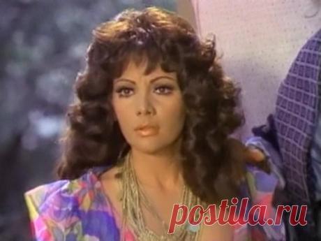 Мексиканская актриса Жаклин Андере, та самая Есения. Посмотри как она выглядит сейчас. 
Жаклин Андере - мексиканская актриса, широко известная российскому зрителю как исполнительница главной роли в фильме "Есения", родилась 20 августа 1938 года, то есть сейчас ей 78 лет.

Родилась Жакли…