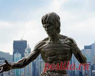 Музыка — не только форма искусства и красивая метафора.
Это призма, через которую можно увидеть проблемы внутри организации, и язык, при помощи которого можно обсудить эти проблемы. Попробуйте пропускать события, людей через музыку. Так появится на свет уникальное творение вашего чуткого музыкального слуха.