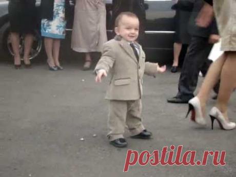 МАЛЕНЬКИЙ ДАГЕСТАНЕЦ  ТАНЦУЕТ ЛЕЗГИНКУ (ему11месяцев)