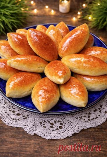 МЯГКИЕ ПИРОЖКИ КАК ПУХ, КОТРЫЕ ДОЛГО НЕ ЧЕРСТВЕЮТ 

250 мл тёплого молока 
7 г сухих дрожжей
2 ст.л сахара, 1 яйцо 
30 гр слив. масла
30г раст. масла, 1 ч.л соли
±500 г муки, 1 ст.л крахмала
Для начинки:
2 яблока, 2 груши
2 ст.л сахара, Корица 
1 ст.л крахмала
Для смазки: Желток 
180° 20 - 25 мин