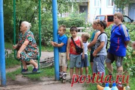 - А вы мне в автобусе место уступили?
- Нет...
- Вот и ФИГ ВАМ..