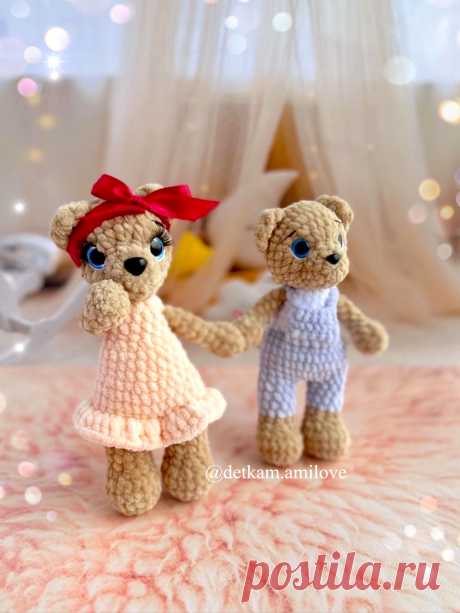 PDF Мишки крючком. FREE crochet pattern; Аmigurumi animal patterns. Амигуруми схемы и описания на русском. Вязаные игрушки и поделки своими руками #amimore - медведь из плюшевой пряжи, плюшевые медвежата, девочка и мальчик мишка.