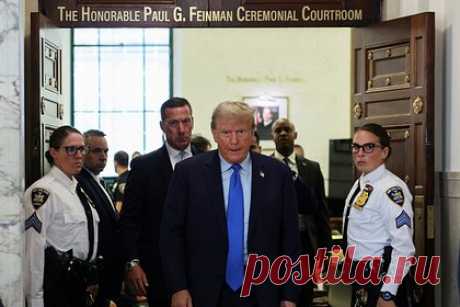 Суд в США разрешил Трампу баллотироваться в президенты. Верховный суд США не стал запрещать бывшему президенту Дональду Трампу участвовать в выборах как «мятежнику». «Ходатайство об истребовании дела отклонено», — говорится в опубликованном списке постановлений инстанции. Ранее иск против Трампа в нескольких штатах подал республиканец Джон Кастро.