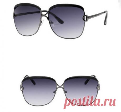 Солнцезащитные очки-бабочки с черными бровями и буквой d на дужках линза серый градиент за 285 грн. | Шафа