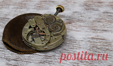 Из каких материалов были сделаны некоторые элементы хронометра Джона Гаррисона, жившего в XVIII веке?