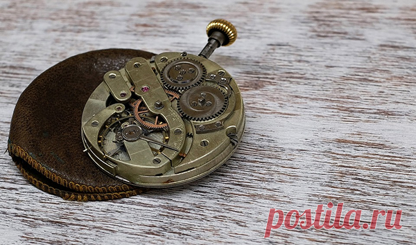 Из каких материалов были сделаны некоторые элементы хронометра Джона Гаррисона, жившего в XVIII веке?