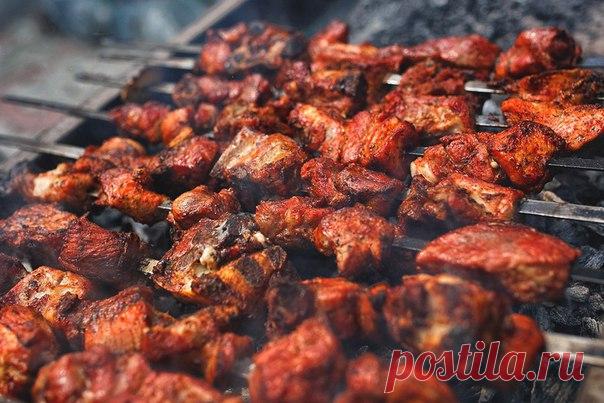 Отличный способ быстро замариновать мясо для шашлыка.