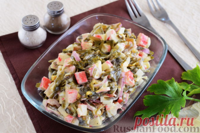 Рецепт: Салат с крабовыми палочками и морской капустой на RussianFood.com