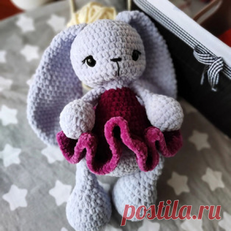 Зайка Соня амигуруми. Схемы и описания для вязания игрушек крючком! Бесплатный мастер-класс от Александры @sintoys по вязанию плюшевой зайки по имени Соня. Высота вязаной крючком игрушки примерно 30 см без учёта ушек…