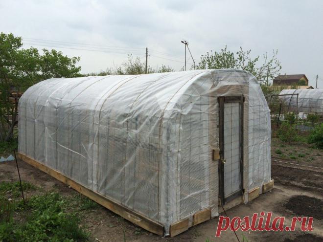 Как мы с братом теплицу смастерили...