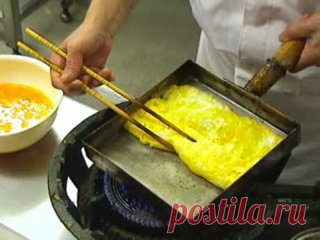 ダシ巻き玉子焼　Japanese Omelette - YouTube