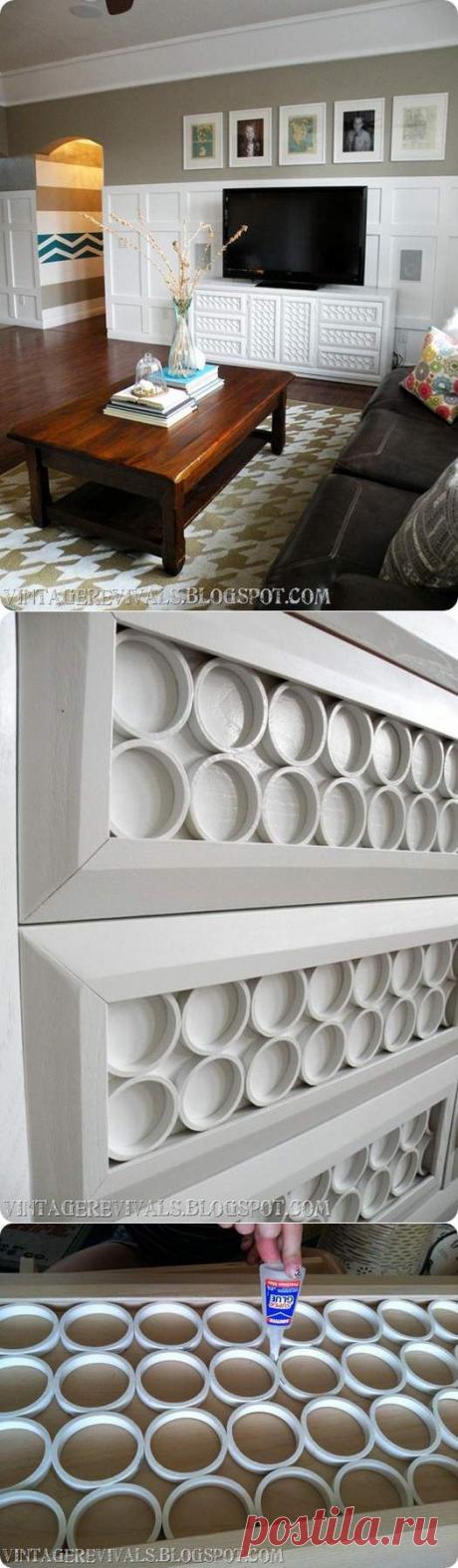 Поделки своими руками - Идея декора стены кольцами из труб ПВХ.