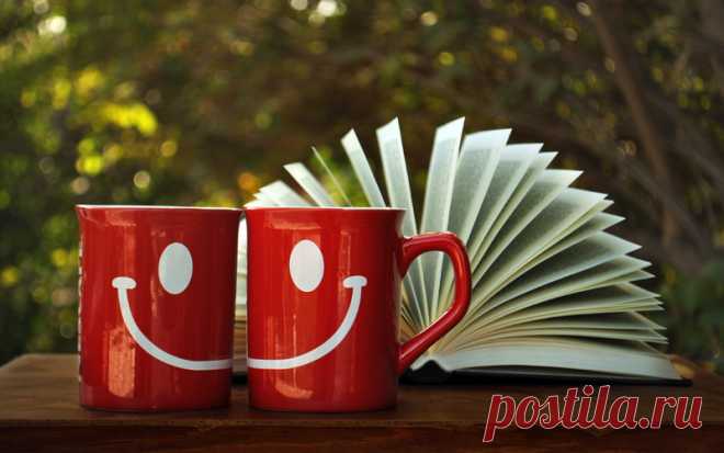 чашки, страницы, рисунок, улыбка, книга, красные обои на рабочий стол и картинки 72109