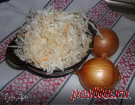 Хрустящая квашеная капуста.