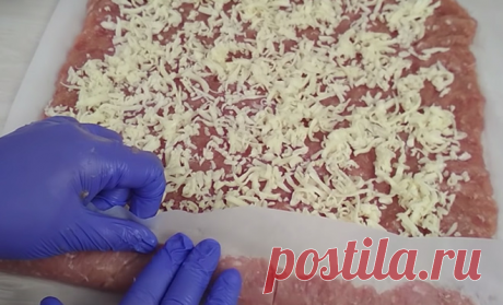 Высыпаем тесто в фарш и просто заворачиваем