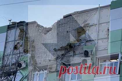 Появились кадры последствий падения обломков сбитого в Курске дрона. В сети появились кадры последствий падения обломков украинского беспилотника в Курске. Их публикует РЕН ТВ. На кадрах видна разрушенная обшивка с утеплителем и несколько кондиционеров. Обломки беспилотника упали на поликлинику Курска утром 9 марта. Несущие конструкции здания оказались не повреждены, никто не пострадал.