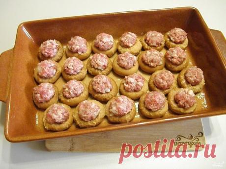 Бублики с фаршем в духовке


Бублики с фаршем в духовке — это отличный вариант закуски для любого случая, будь то: праздник или просто семейный ужин. Сочетание просто восхитительное! К тому же, такие бублики подкупают своей простотой приготовления. Смотрите, как приготовить бублики с фаршем в духовке.


Ингредиенты:

Бублики: 250 Грамм,
Фарш: 150 Грамм,
Сыр твердый: 100 Грамм,
Молоко: 500 Миллилитров,
Соль: По вкусу,
Перец черный молотый: По вкусу,
Лук: 0,5 Штуки,
Сметана:...