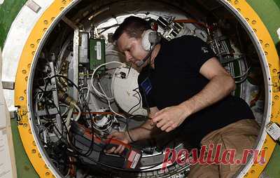 Спецкор ТАСС на МКС заявил, что утечка на станции не представляет угрозы. Полет продолжается в штатном режиме, передает Олег Кононенко