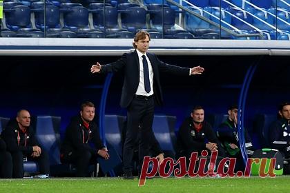 Карпин определился с будущим в сборной. Тренер сборной России Валерий Карпин определился с планами на будущее и продолжит работать с командой до стыковых матчей за право выступить на ЧМ-2022. 52-летний специалист останется у руля сборной минимум до стыковых матчей. Ожидается, что Карпин объявит о возобновлении работы в сборной на YouTube.