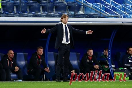 Карпин определился с будущим в сборной. Тренер сборной России Валерий Карпин определился с планами на будущее и продолжит работать с командой до стыковых матчей за право выступить на ЧМ-2022. 52-летний специалист останется у руля сборной минимум до стыковых матчей. Ожидается, что Карпин объявит о возобновлении работы в сборной на YouTube.