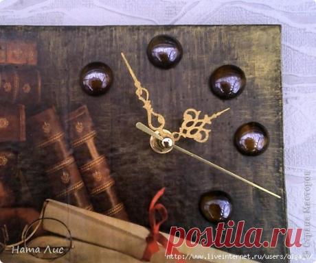 Интерьерные часики "Час книги"