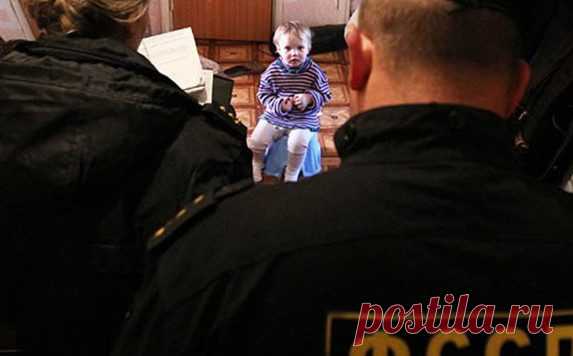 Как учителя доносят на неблагополучных учеников органам опеки Родители стонут в чатах от требований школы, от вызовов на педсоветы, от необходимости искать деньги на репетиторов. Всем известны случаи, когда детей изымают из семьи и помещают в детдом из-за проблем в школе. Как можно решить вопросы неуспеваемости, не подвергая детей риску разлучения с семьями?
