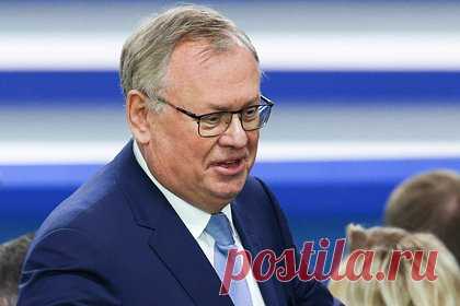 ВТБ назвал сроки возвращения к выплатам дивидендов. Государственный банк ВТБ планирует вернуться к выплате дивидендов по итогам 2025 года. Об этом заявил президент — председатель правления ВТБ Андрей Костин. По его словам, по итогам новой трехлетней стратегии развития финансовая организация планирует заработать 650 миллиардов рублей к 2026 году.