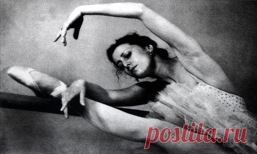 Разминка перед "Умирающим лебедем".  Фото 1962 г. | msk.kp.ru