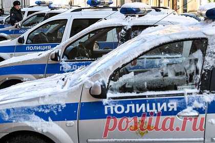 Предполагаемым убийцей трех человек в Подмосковье оказался 14-летний подросток. В Подмосковье полицейские задержали 14-летнего подростка по подозрению в убийстве трех человек в квартире в Луховицах. Его доставили в отдел полиции, сейчас с ним работают правоохранители. По данным следствия, вечером 25 ноября он убил двух мужчин и женщину из-за конфликта во время распития алкоголя.
