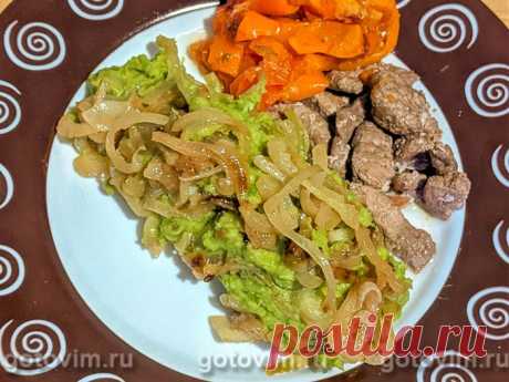 Поджарка из свинины с овощами в духовке и пюре из зелёного горошка. Рецепт с фото Зелёный горошек нужно использовать в своем рационе обязательно. Этот вид бобовых содержит в себе массу полезных полезных веществ, необходимых для здоровья человека. И не стоит ограничиваться только салатами. Зеленый горошек подходит для приготовления гарниров. Например, как в этом рецепте вкусного ужина или обеда из мяса и овощей.