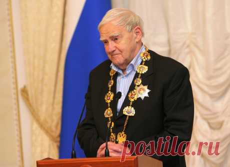 За роман &quot;Мой лейтенант&quot; популярный писатель Даниил Гранин был отмечен премией. Её вручение проходило под патронатом и в честь юбилейного, 150-го, года со дня основания Российского военно-исторического общества (РВИО). Также своих наград были удостоены многие молодые писатели. Воссозданное в 2012 году по указу Владимира Путина Российское военно-историческое общество...  |  Писатель Даниил Гранин удостоен премии за лучший военно-исторический роман - Life