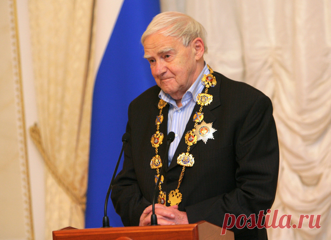 За роман "Мой лейтенант" популярный писатель Даниил Гранин был отмечен премией. Её вручение проходило под патронатом и в честь юбилейного, 150-го, года со дня основания Российского военно-исторического общества (РВИО). Также своих наград были удостоены многие молодые писатели. Воссозданное в 2012 году по указу Владимира Путина Российское военно-историческое общество...  |  Писатель Даниил Гранин удостоен премии за лучший военно-исторический роман - Life
