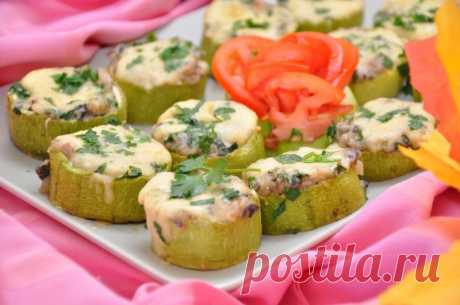 ​Грибной жульен в кокотнице из кабачка