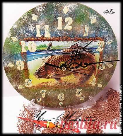 Часы "Улов рыбока" - голубой,зеленый цвет,рыба,рыбалка,рыбак,карп,часы настенные