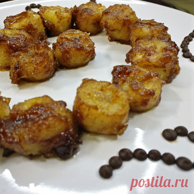 Жареные бананы Жареные бананы - это вкуснейшее лакомство, которое наполнит вас энергией. Готовятся они очень быстро и просто. Это отличный выбор, когда хочется чего-нибудь необычного, а долго возиться нет времени, и…