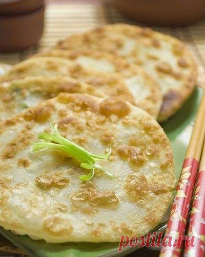 Китайские лепешки с зеленым луком.