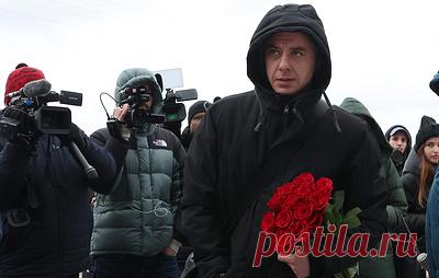 Церемония прощания с Борисом Невзоровым началась в Москве. На гражданскую панихиду пришли десятки людей, близкие и коллеги актера