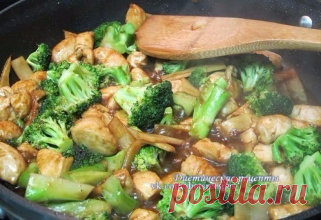 5 диетических рецептов с брокколи!!! Готовьте полезные 5 диетических рецептов с брокколи!!! Готовьте полезные и вкусные блюда с продукта, обладающего массой полезных свойств и подкупающей своей низкокалорийностью!Скорее забирайте себе! 1. Брокколи с куриной грудкой: идеальный ужин! на 100грамм - 69.95 ккалБ/Ж/У - 12.41/1.04/3.44Ингредиенты:Брокколи - 1/2 шт Куриная грудка - 300 г Морковь - 2 шт Чеснок - 3 г Специи - по вкусу Соль, перец - по вкусу За рецепт спасибо группе ...