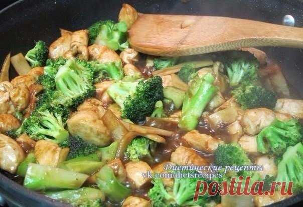 5 диетических рецептов с брокколи!!! Готовьте полезные 5 диетических рецептов с брокколи!!! Готовьте полезные и вкусные блюда с продукта, обладающего массой полезных свойств и подкупающей своей низкокалорийностью!Скорее забирайте себе! 1. Брокколи с куриной грудкой: идеальный ужин! на 100грамм - 69.95 ккалБ/Ж/У - 12.41/1.04/3.44Ингредиенты:Брокколи - 1/2 шт Куриная грудка - 300 г Морковь - 2 шт Чеснок - 3 г Специи - по вкусу Соль, перец - по вкусу За рецепт спасибо группе ...