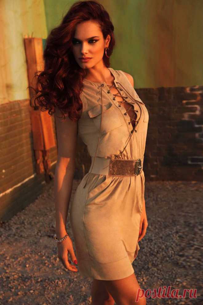 Без Рукавов > арт.21533 Платье "Эрика" - 2099 руб. - в наличии!
Потрясающее платье модного дизайна. Выполнено из приятного к телу материала. Эта модель подчеркнет Ваш безупречный вкус и подарит максимальный комфорт. Ремень в комплект не входит. Размер 44. Материал: бархат. Длина: 81 см.