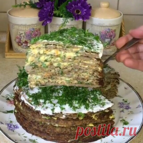 Печеночный торт «Закусочный» с луком, морковь.  Многими любимый закусочный печеночный торт. Это очень красивая, невероятно вкусная эффектная закуска, которая прекрасно смотрится на любом праздничном столе. Торт по этому рецепту получается очень сочным и нежным! Обязательно приготовьте. Отличная Сытная, очень Вкусная Закуска! Отличный Рецепт.