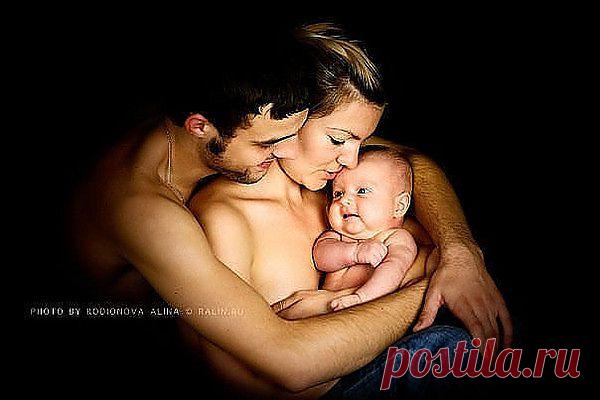 9	Строящий дом свой на чужие деньги - то же, что собирающий камни для своей могилы. 
10	Сборище беззаконных - куча пакли, и конец их - пламень огненный. 
11	Путь грешников вымощен камнями, но на конце его - пропасть ада. 
12	Соблюдающий закон обладает своими мыслями, 
13	и совершение страха Господня - мудрость. 
(кн СИРАХ.21:..)